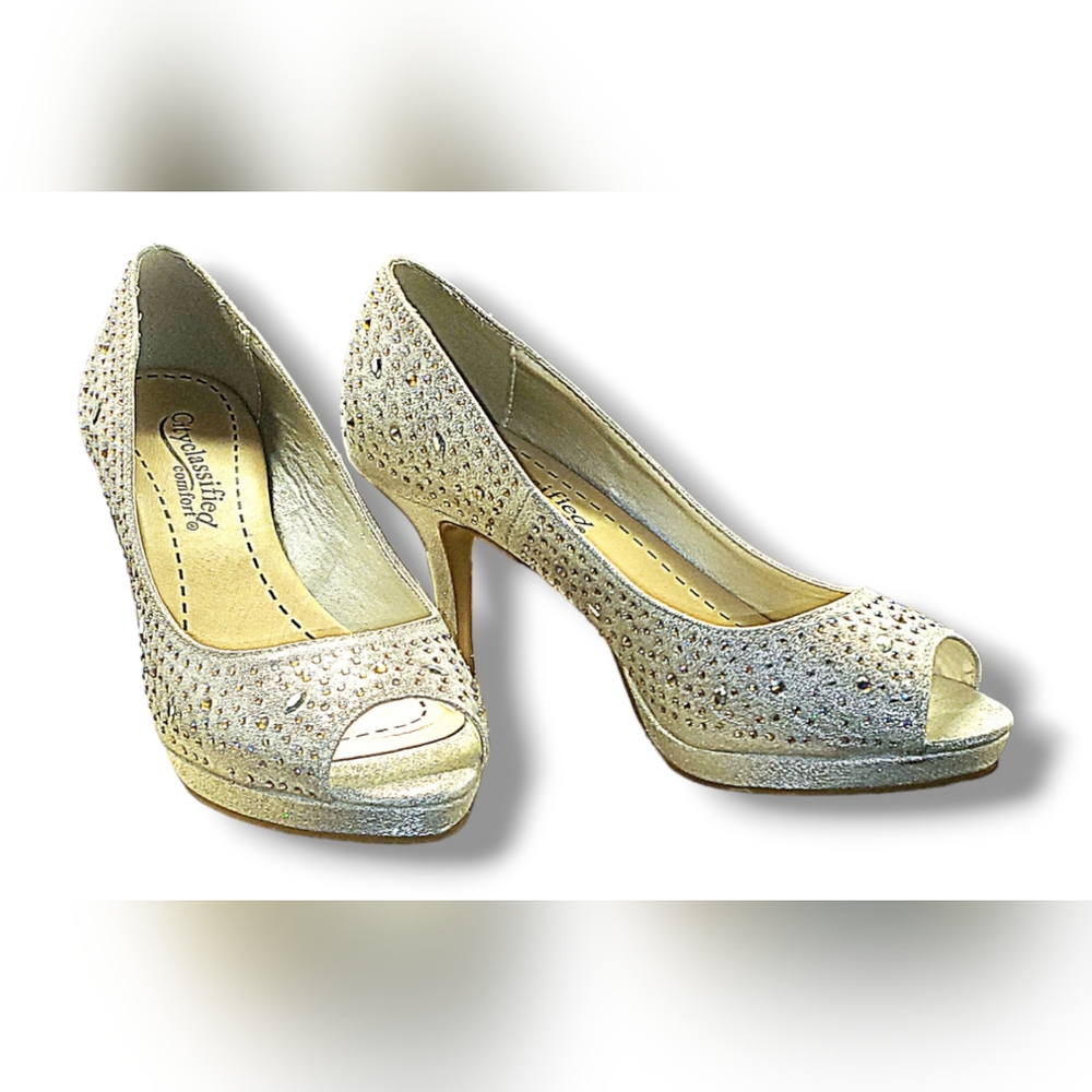 City Classified Comfort Frank-h Silver Heels Size 6 Glitter Sparkle Shiny New Ye